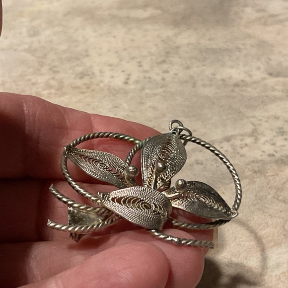 Vintage Filigree Brooch floral 1.5” silver plated - Picture 7 of 13